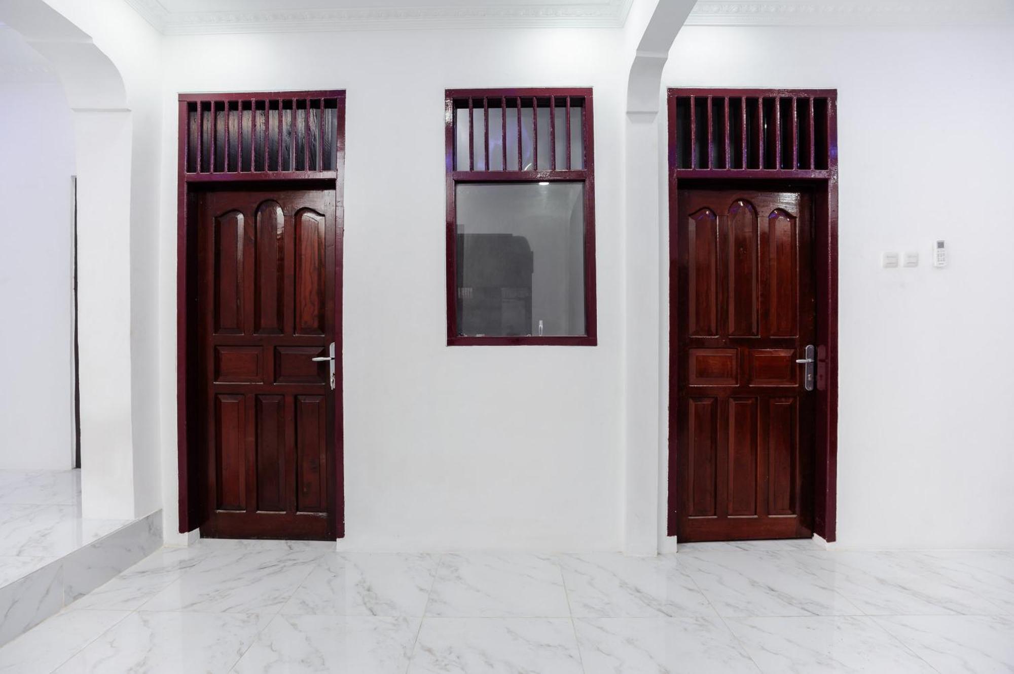Reddoorz Syariah @ Sakura Hotel Jatiwaringin Бекаси Экстерьер фото